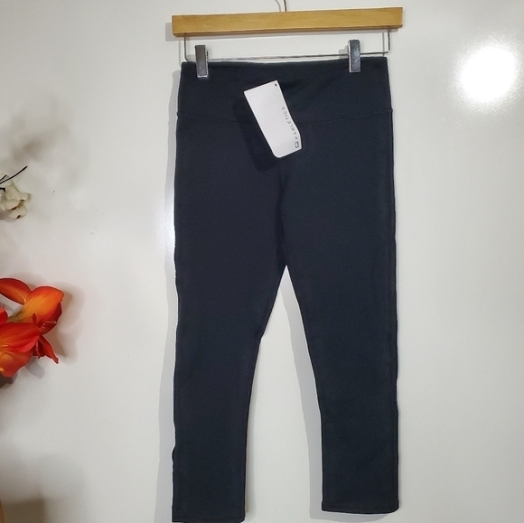 Fabletics NEW olive capri - Picture 3 of 9